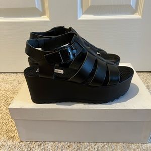 Steve Madden Strangld Black Leather Platform Sandals Size 6
